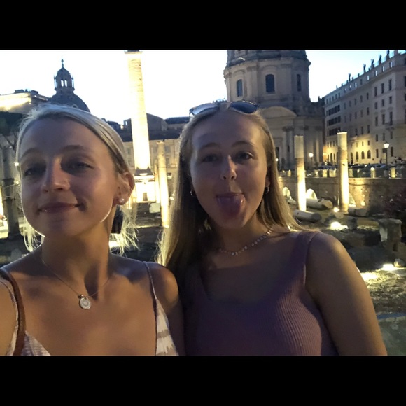 Welcome to my closet 🛍🥂 - Picture 3 of 6